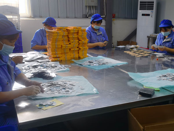 膏藥加工廠制作黑膏藥加工生產(chǎn)貼牌需要什么手續(xù)？